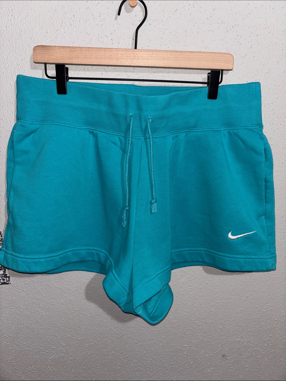 Nike - Womens’s Phoenix Fleece High-Rise Shorts  (size x-large)